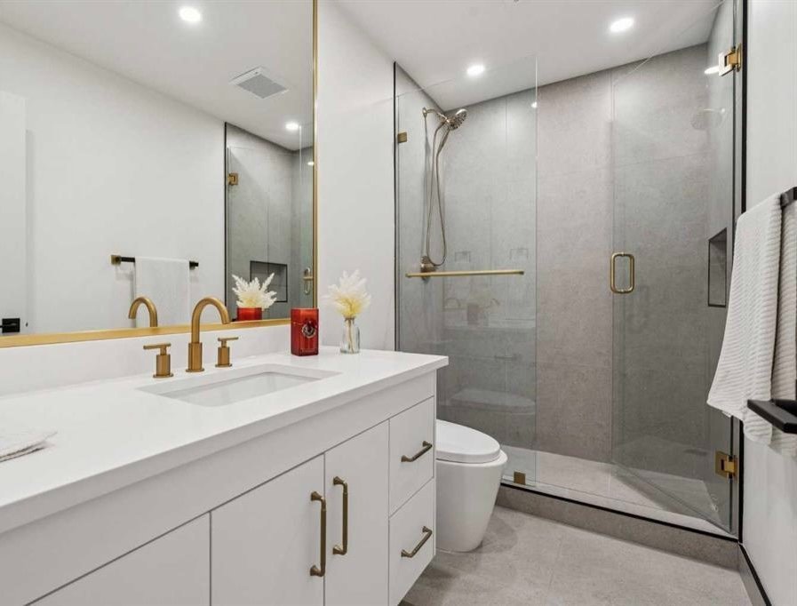2 Bedroom Private Suite for Rent - 1330 8 Ave SE, Calgary, AB 2