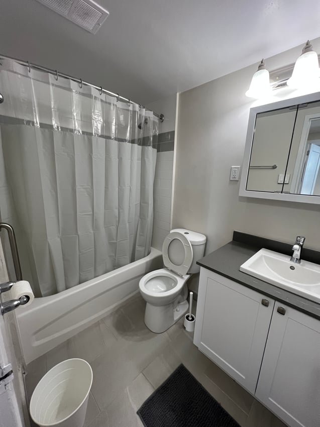 Room in Apartment for Rent - 50 Rosehill Ave, Toronto, ON 4