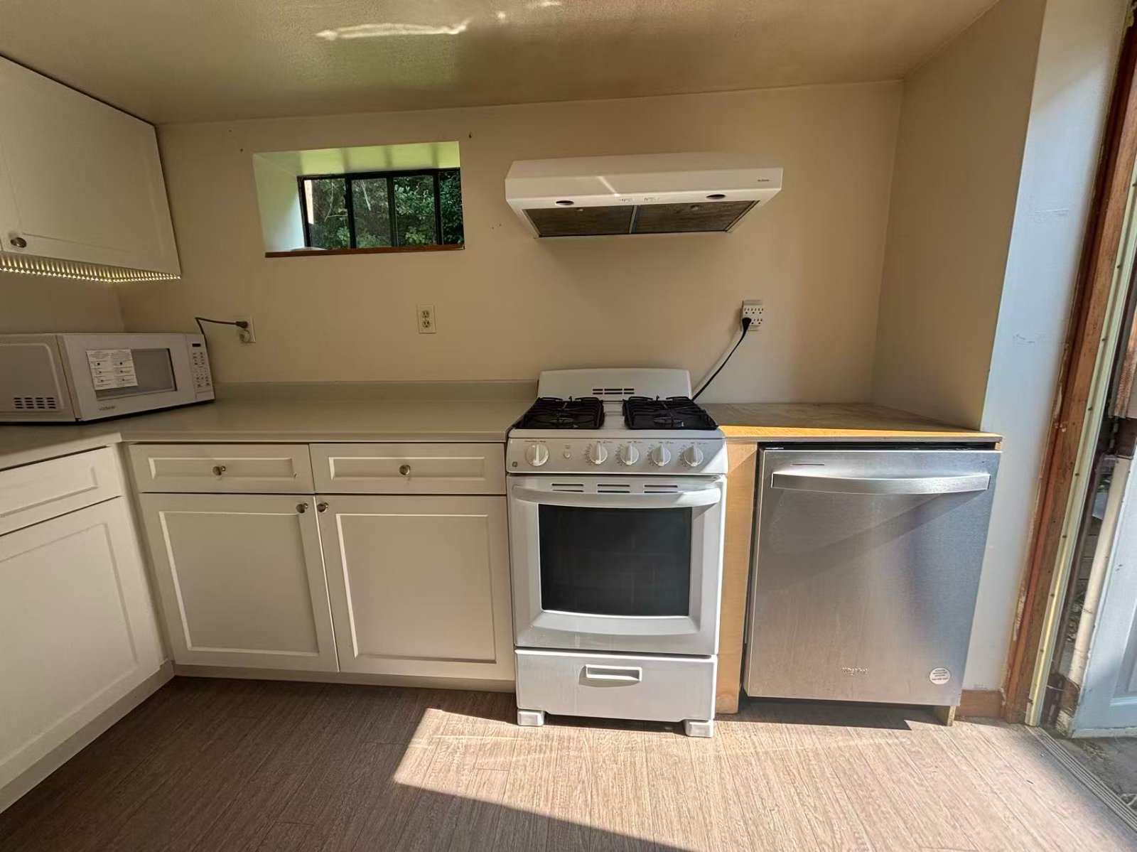 2 Bedroom Basement Suite for Rent - Holland St, New Westminster, BC 5