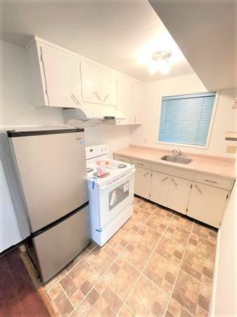 2 Bedroom House for Rent - 8234 11th Ave, Burnaby, BC 3