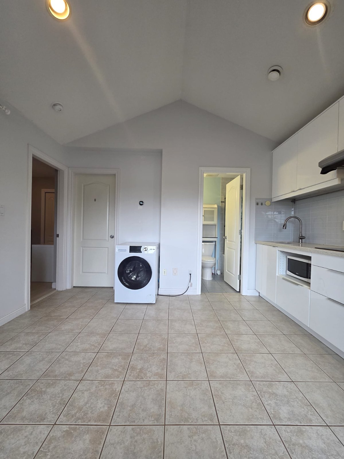 Room in House for Rent - Williams Rd, Richmond, BC 4