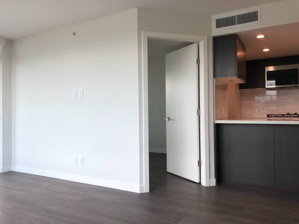 2 Bedroom Apartment for Rent - 8189 Cambie St, Vancouver, BC 3