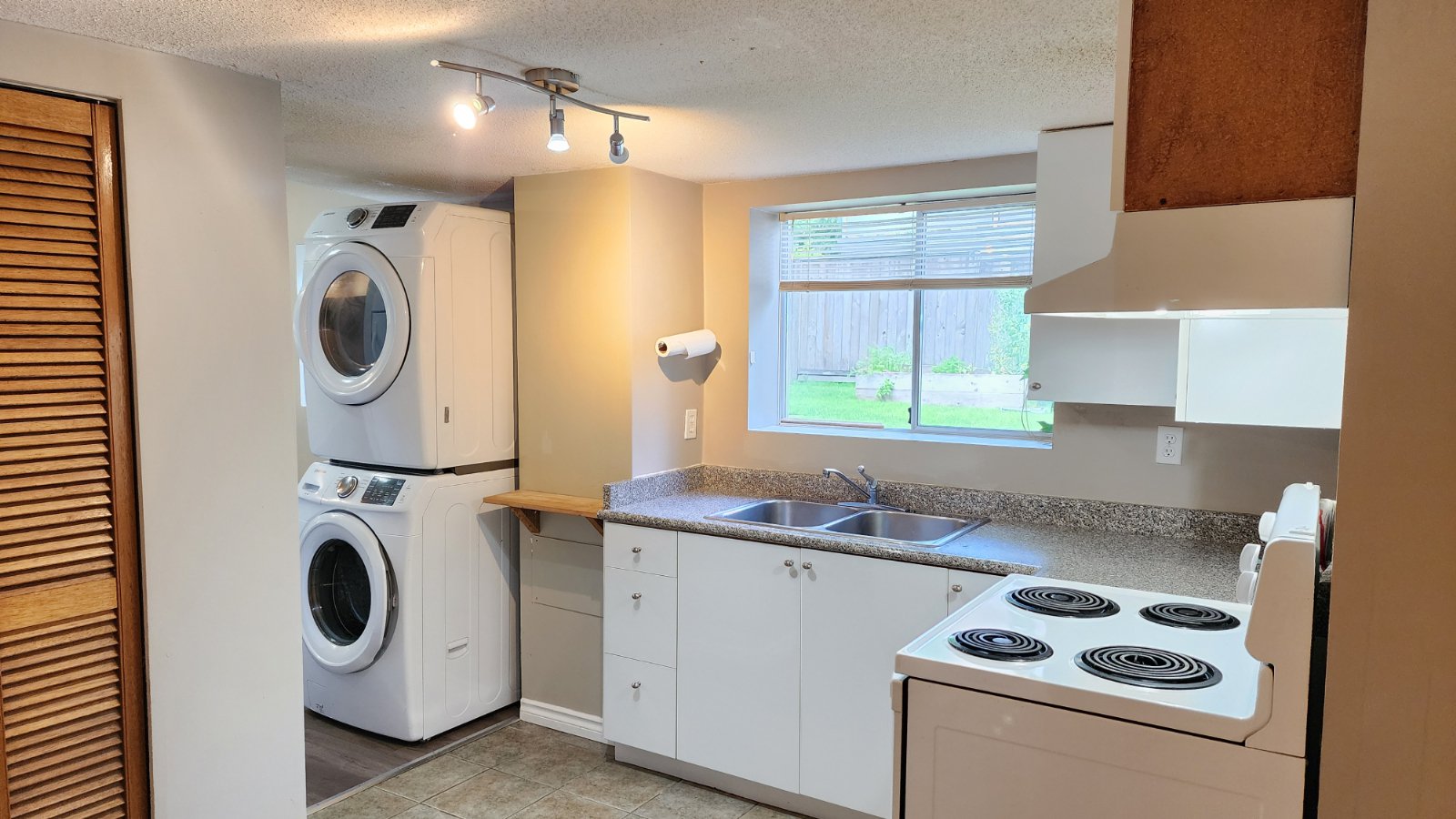 2 Bedroom Private Suite for Rent - 2973 Wembley Dr, North Vancouver District, BC 3