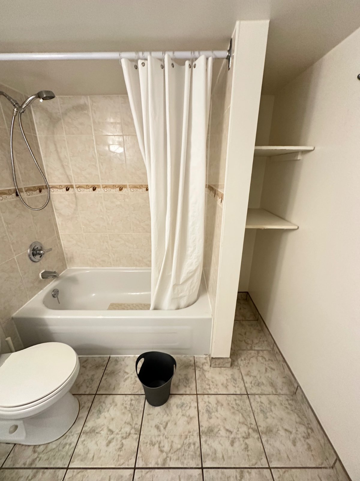 2 Bedroom Apartment for Rent - E 33rd Ave, Vancouver, BC 3