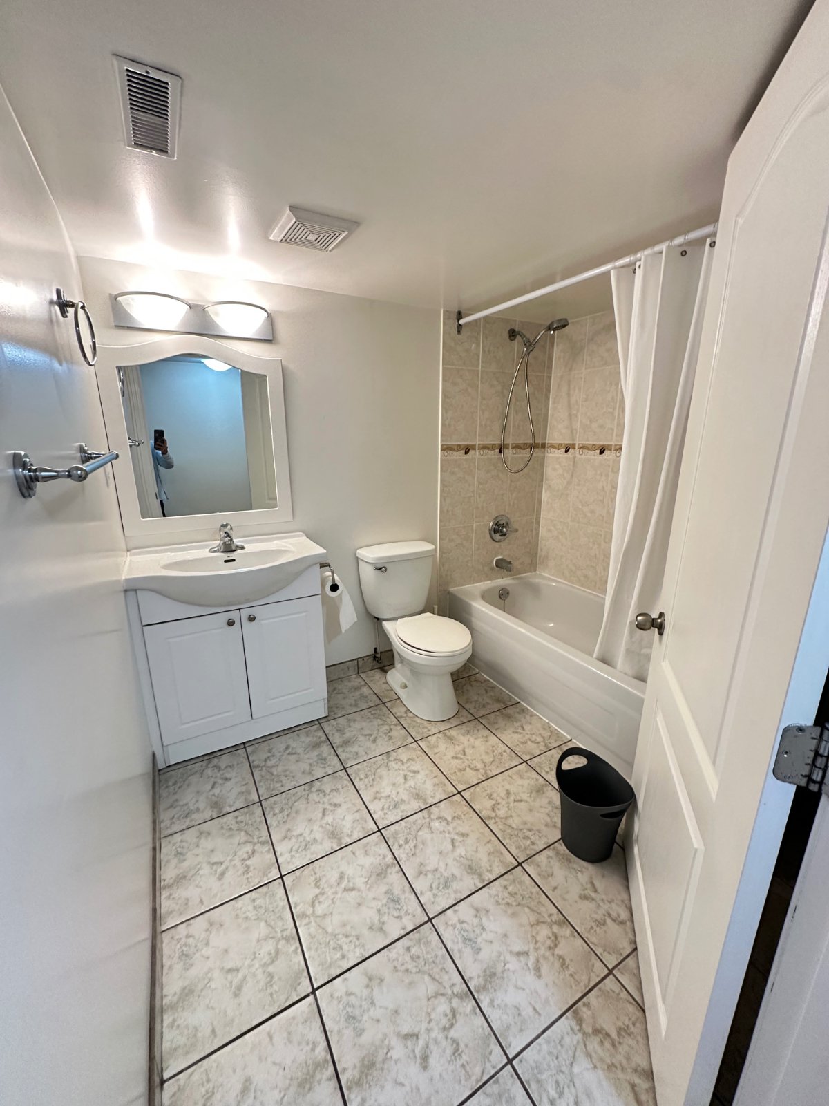 2 Bedroom Apartment for Rent - E 33rd Ave, Vancouver, BC 4