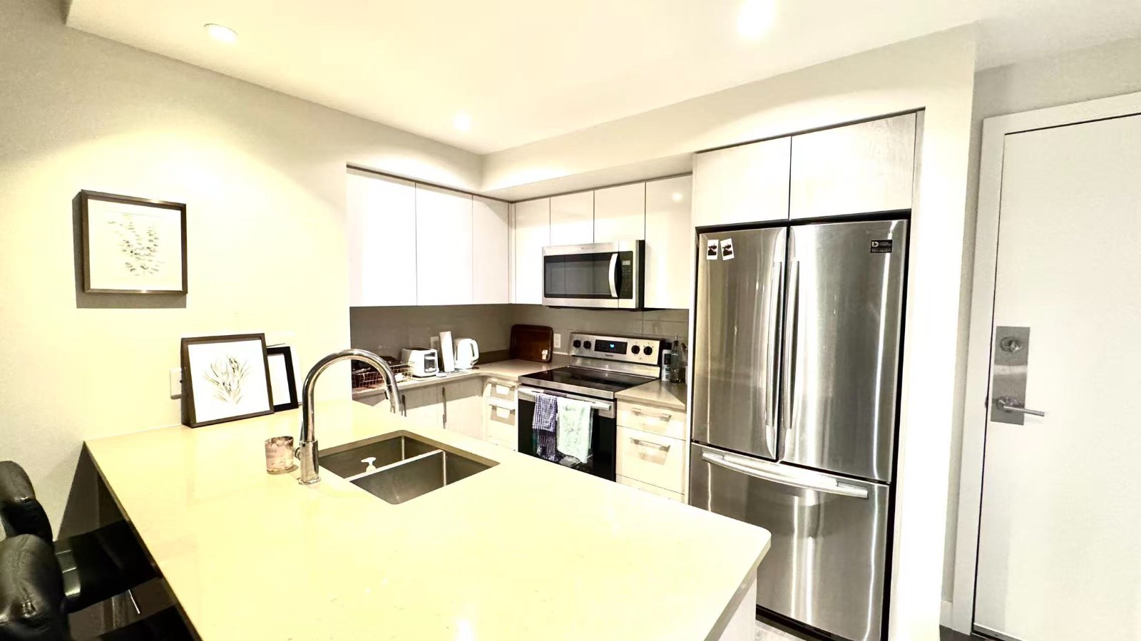 2 Bedroom Townhouse for Rent - 3333 Glasgow Ave, Saanich, BC 2