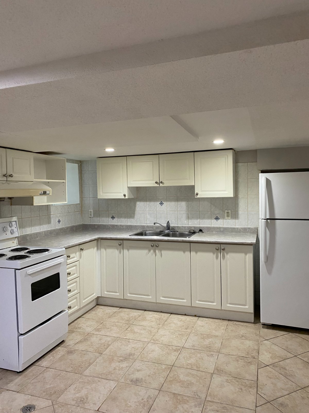 2 Bedroom Basement Suite for Rent - Spadina Rd, Toronto, ON 3