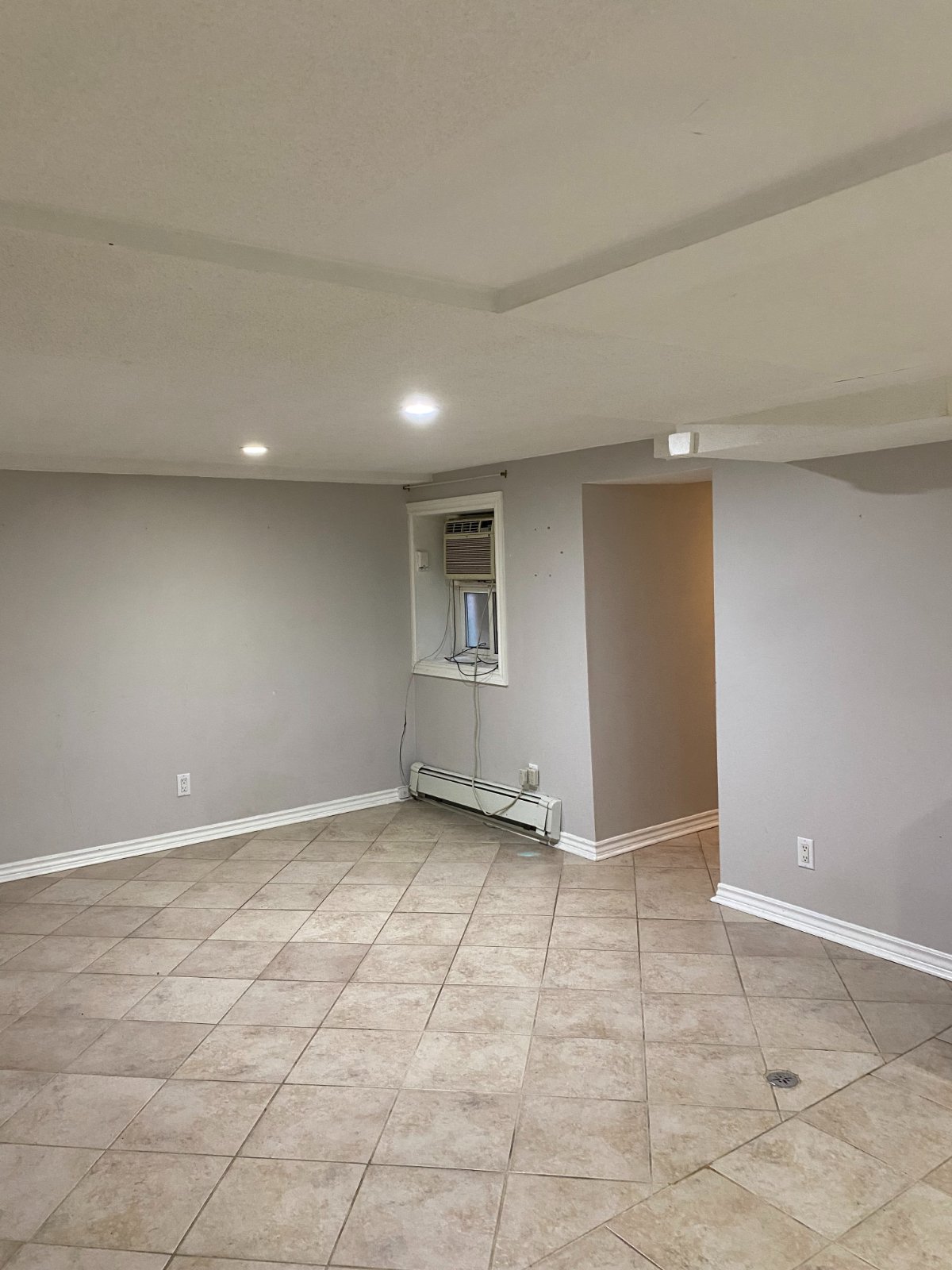 2 Bedroom Basement Suite for Rent - Spadina Rd, Toronto, ON 4
