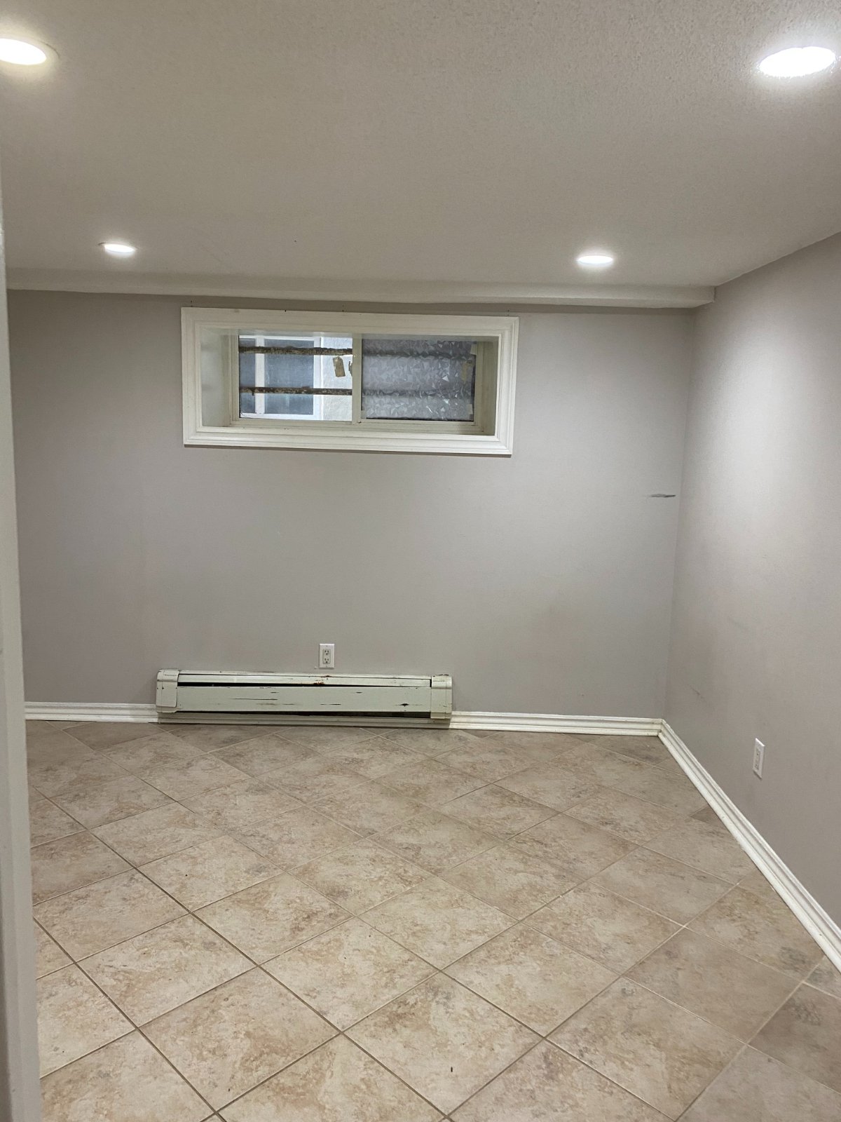 2 Bedroom Basement Suite for Rent - Spadina Rd, Toronto, ON 5