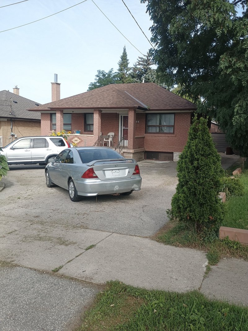 Room in House for Rent - Rustic Rd, York, ON 3
