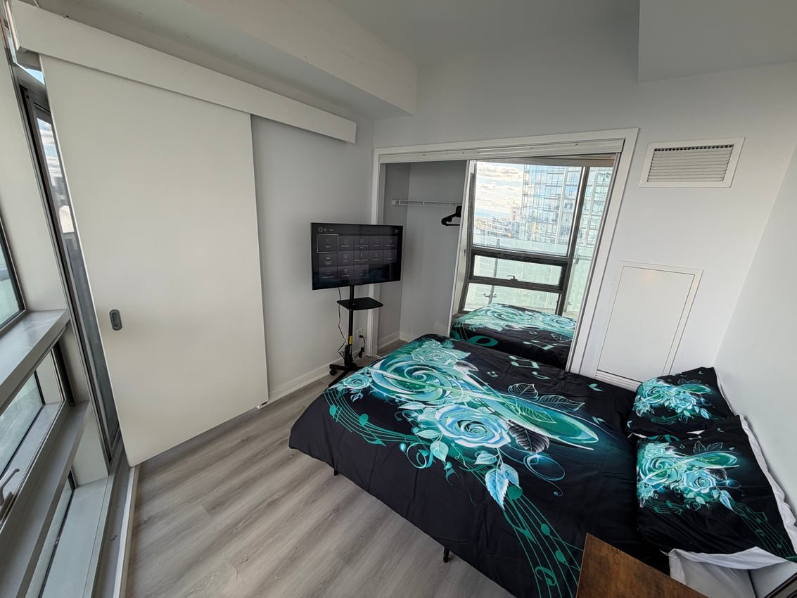 Room in Apartment for Rent - 14 York St, Toronto, ON 3