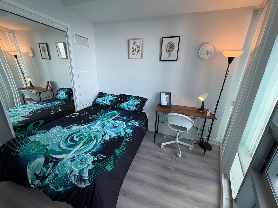 Room in Apartment for Rent - 14 York St, Toronto, ON 4