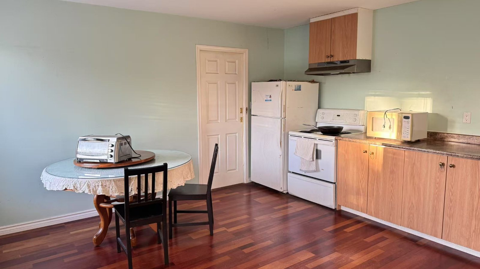 2 Bedroom Garden Suite for Rent - No 4 Rd, Richmond, BC 2