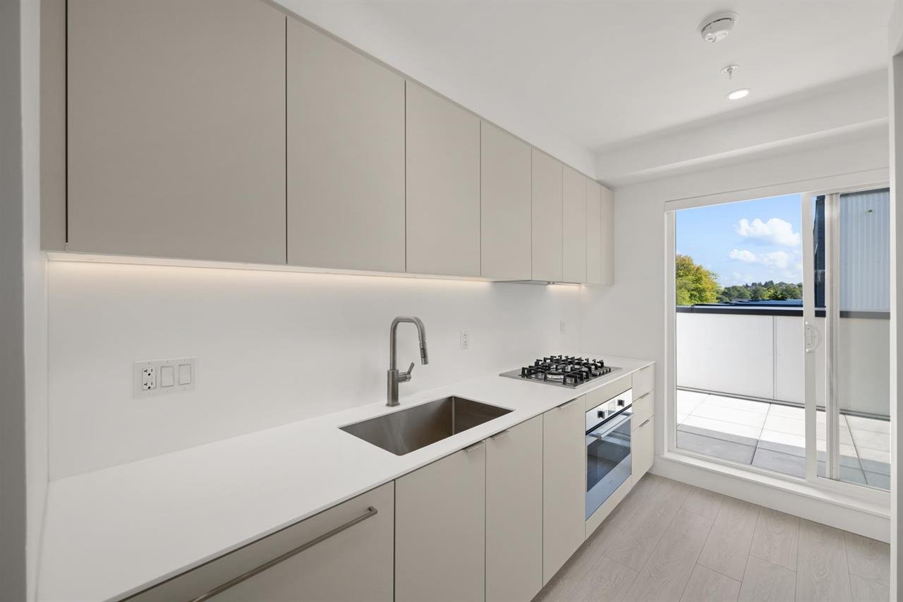 2 Bedroom Townhouse for Rent - 1120 E Georgia St, Vancouver, BC 2