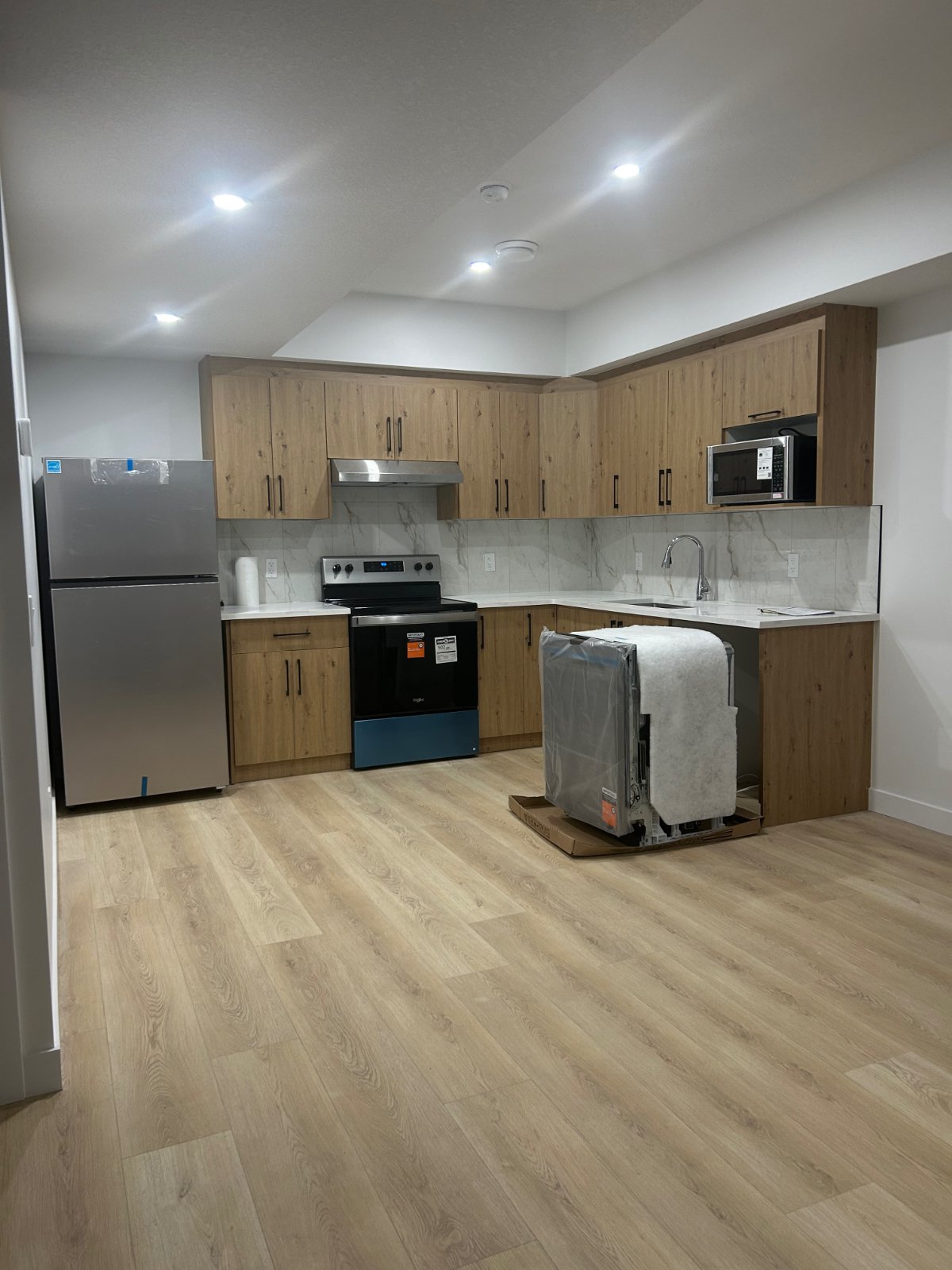 2 Bedroom Private Suite for Rent - 6016 Naden Lndg NW, Edmonton, AB 2