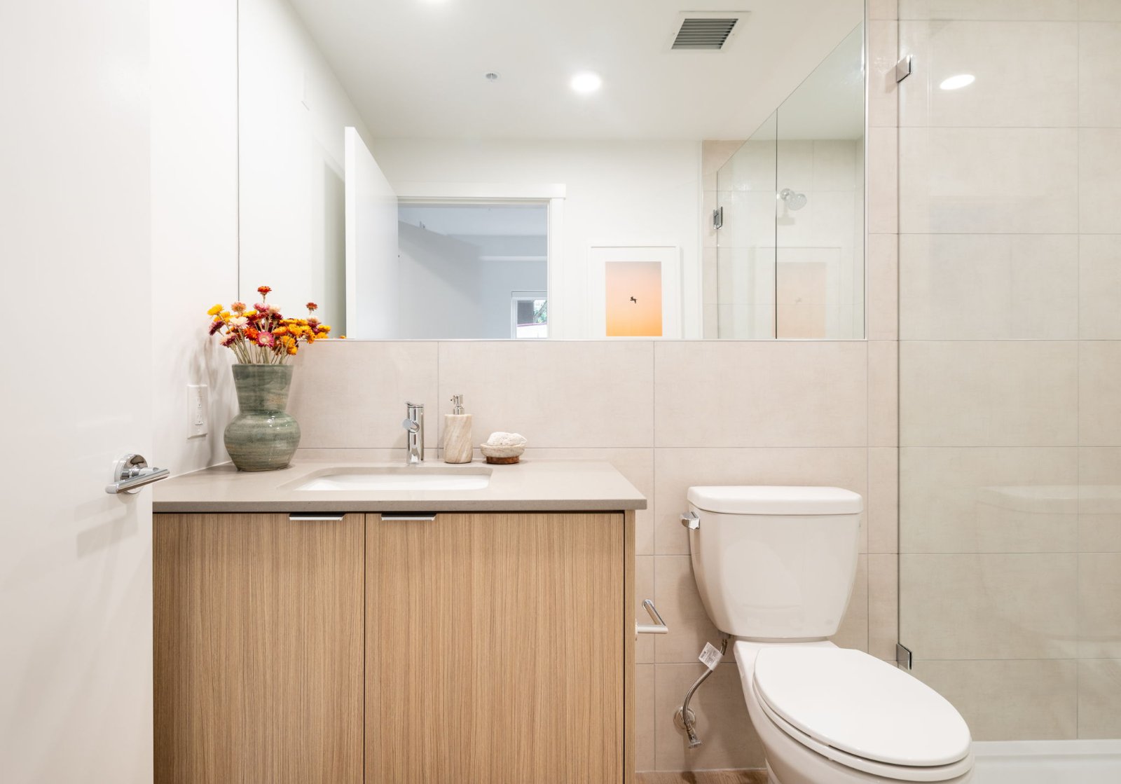Studio Apartment for Rent - 6028 Dunbar St, Vancouver, BC 3