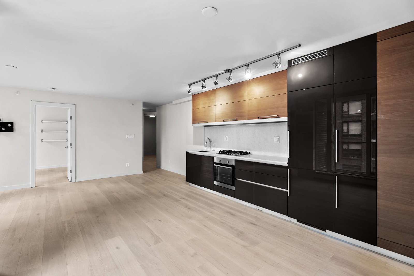 2 Bedroom Apartment for Rent - 189 Keefer St, Vancouver, BC 4