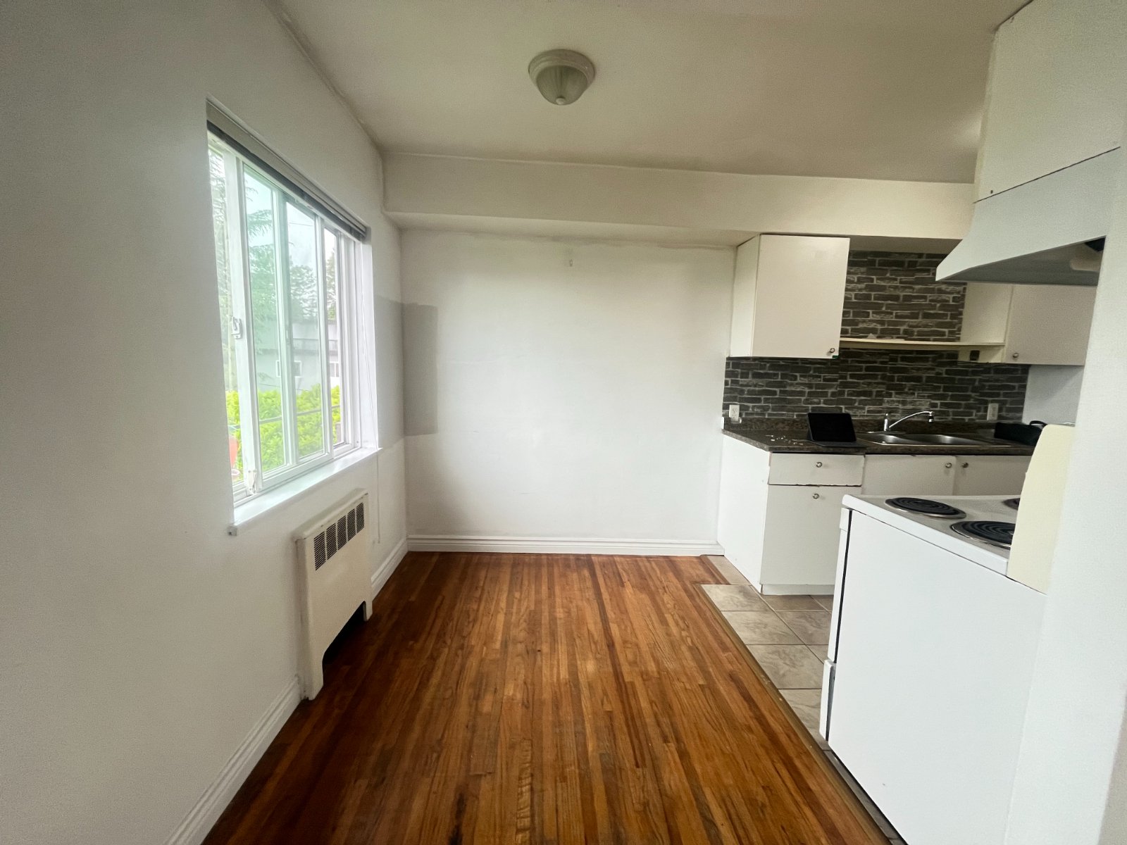 2 Bedroom Apartment for Rent - 6780 Sussex Ave, Burnaby, BC 4