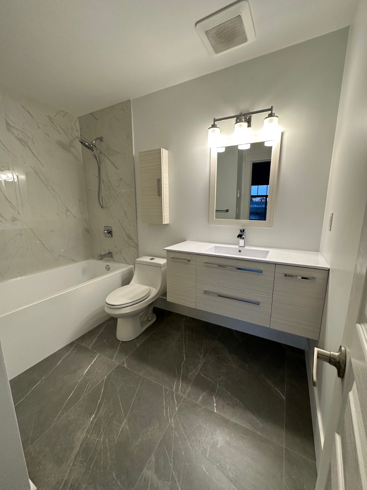 2 Bedroom Apartment for Rent - 4770 52A Street, Delta, BC 4
