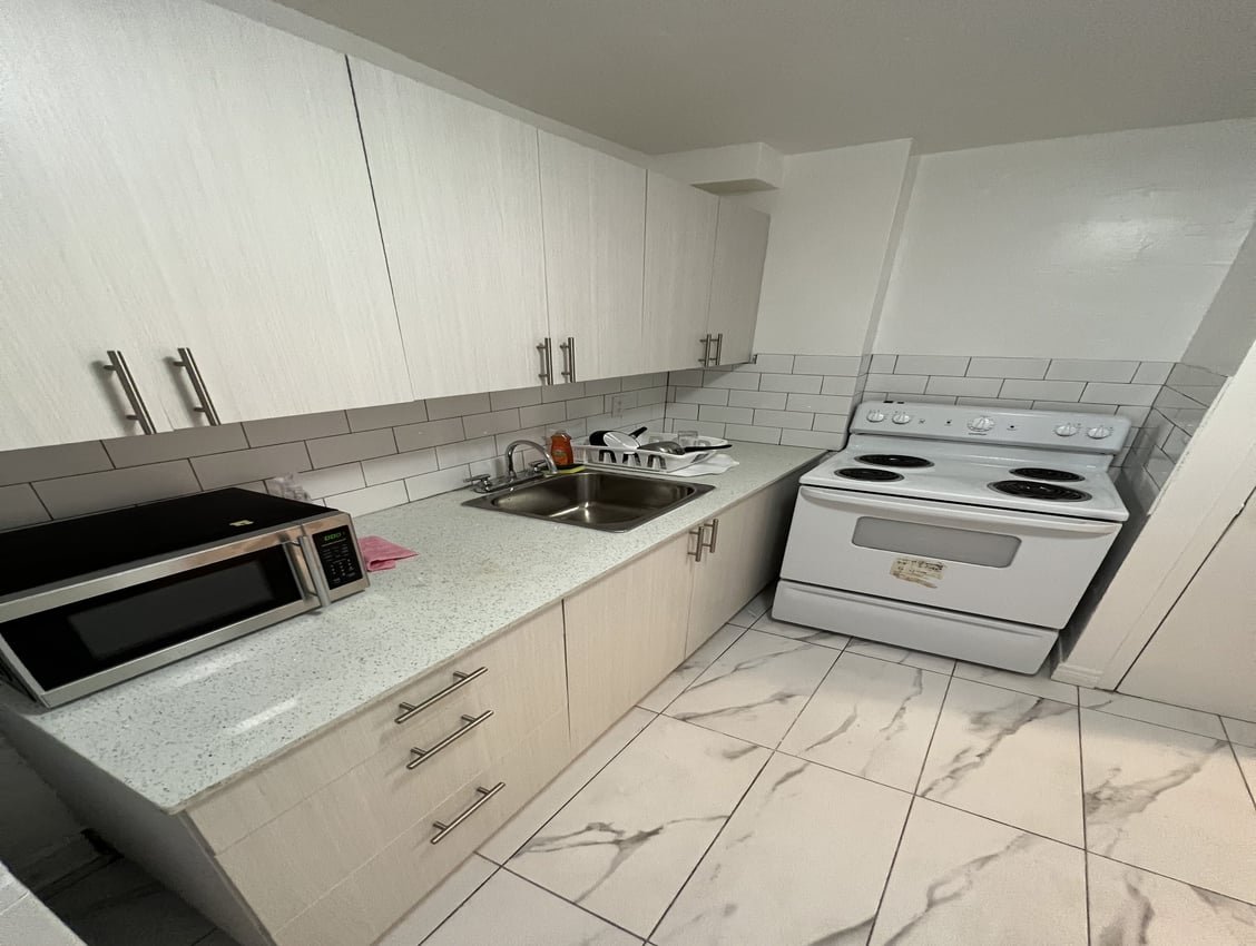 Room in Apartment for Rent - 280 Wellesley St E, Toronto, ON 4