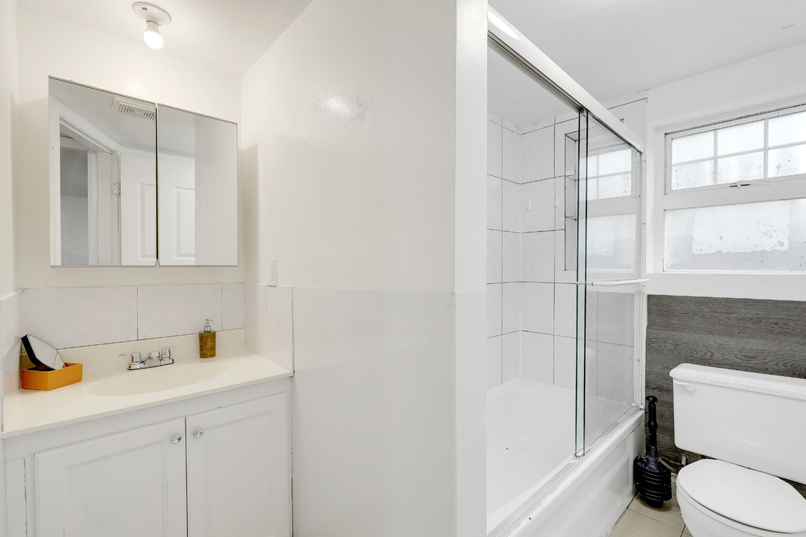 3 Bedroom House for Rent - Slocan St, Vancouver, BC 3
