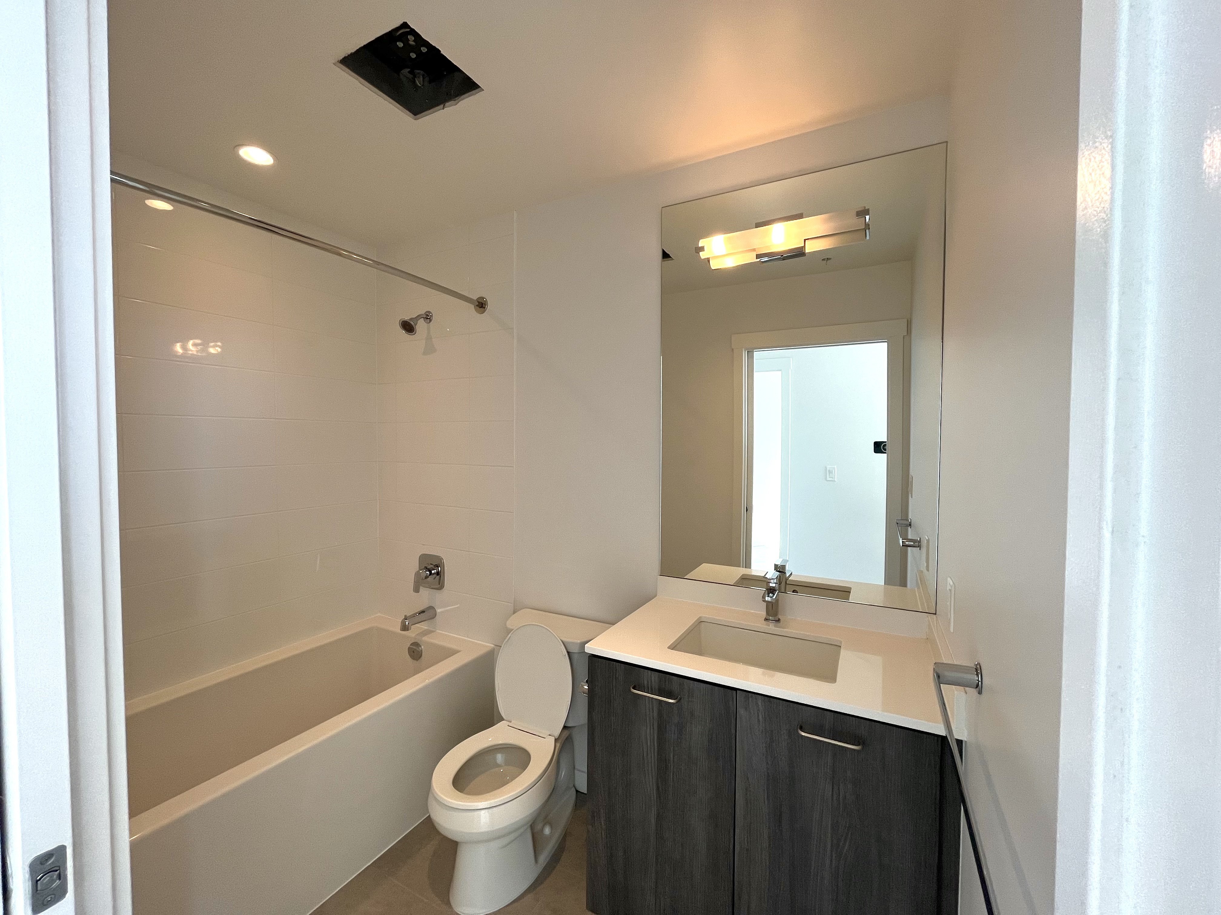 2 Bedroom Apartment for Rent - 685 Pacific Blvd, Vancouver, BC 3