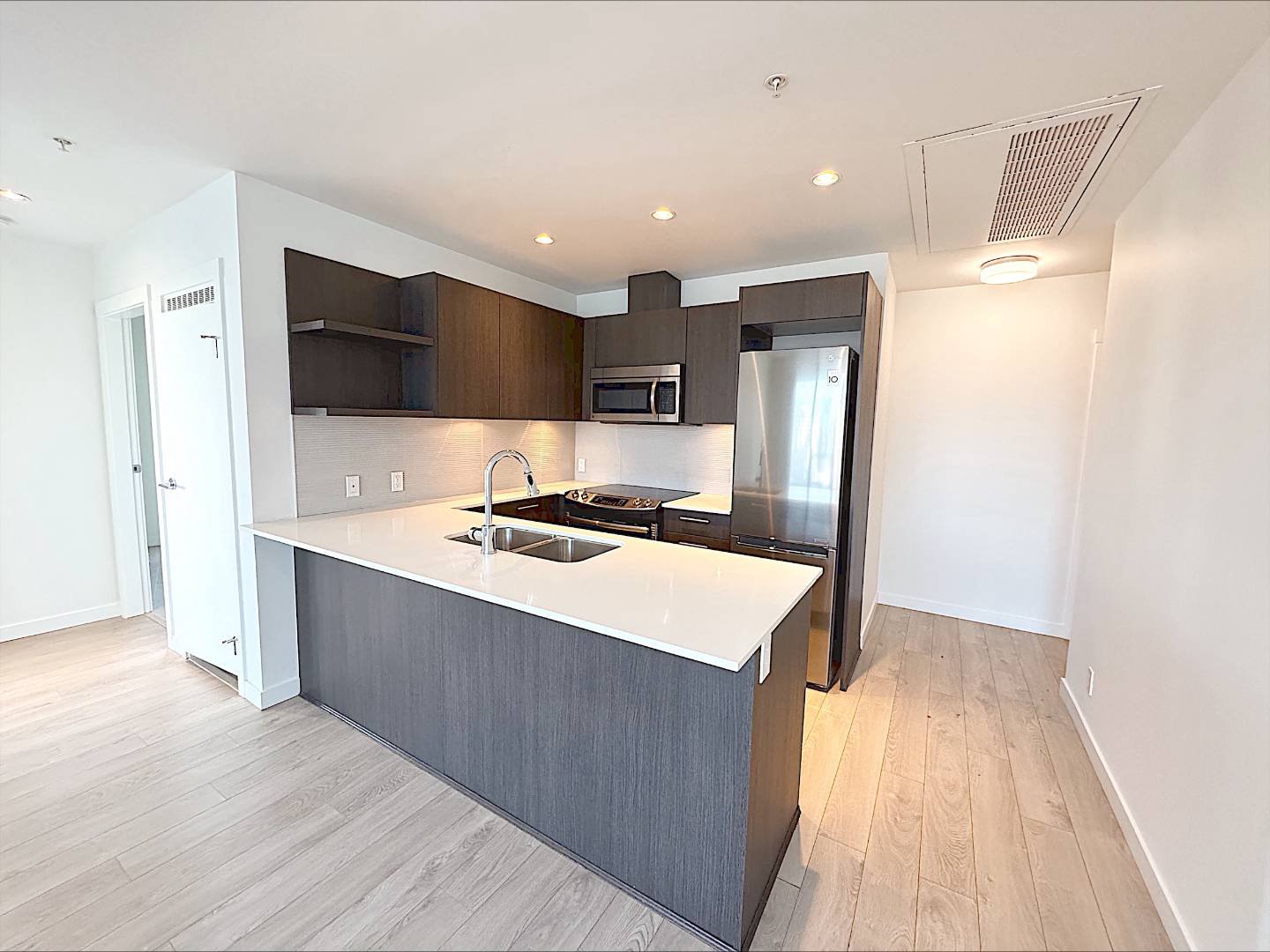 2 Bedroom Apartment for Rent - 97 West Georgia St., Vancouver, BC 2