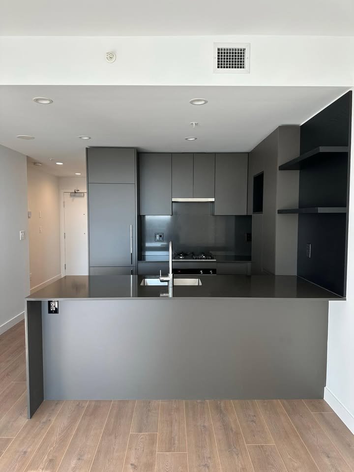2 Bedroom Apartment for Rent - 2181 Madison Avenue, Burnaby, BC 2