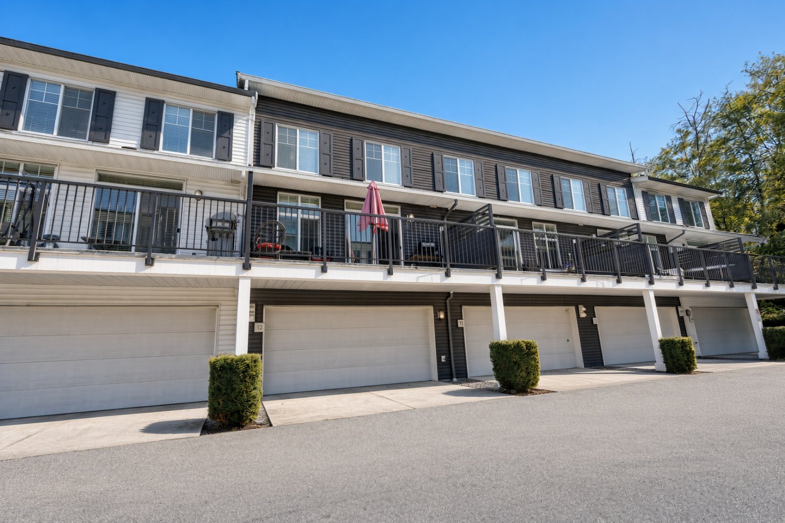 4 Bedroom Townhouse for Rent - 15340 Guildford Dr, Surrey, BC 3