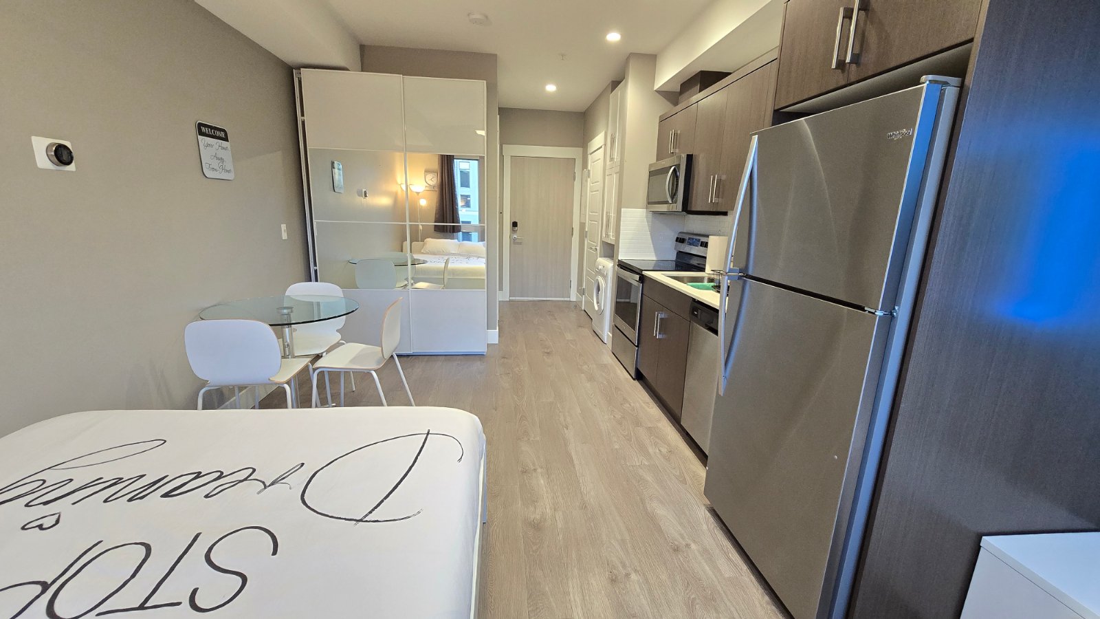 Studio Apartment for Rent - 925 Leon Avenue, Kelowna, BC 3