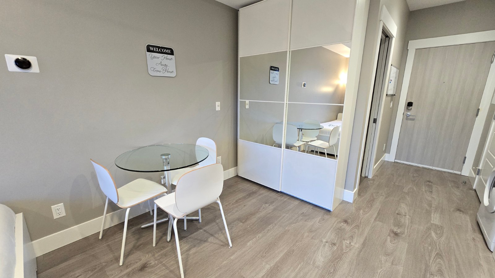 Studio Apartment for Rent - 925 Leon Avenue, Kelowna, BC 5