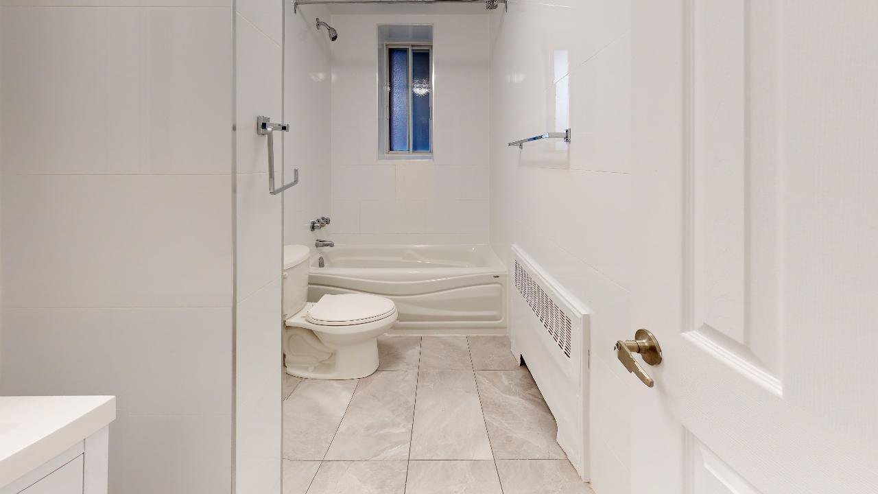 2 Bedroom Apartment for Rent - 5051 avenue Clanranald, Montreal, QC 4