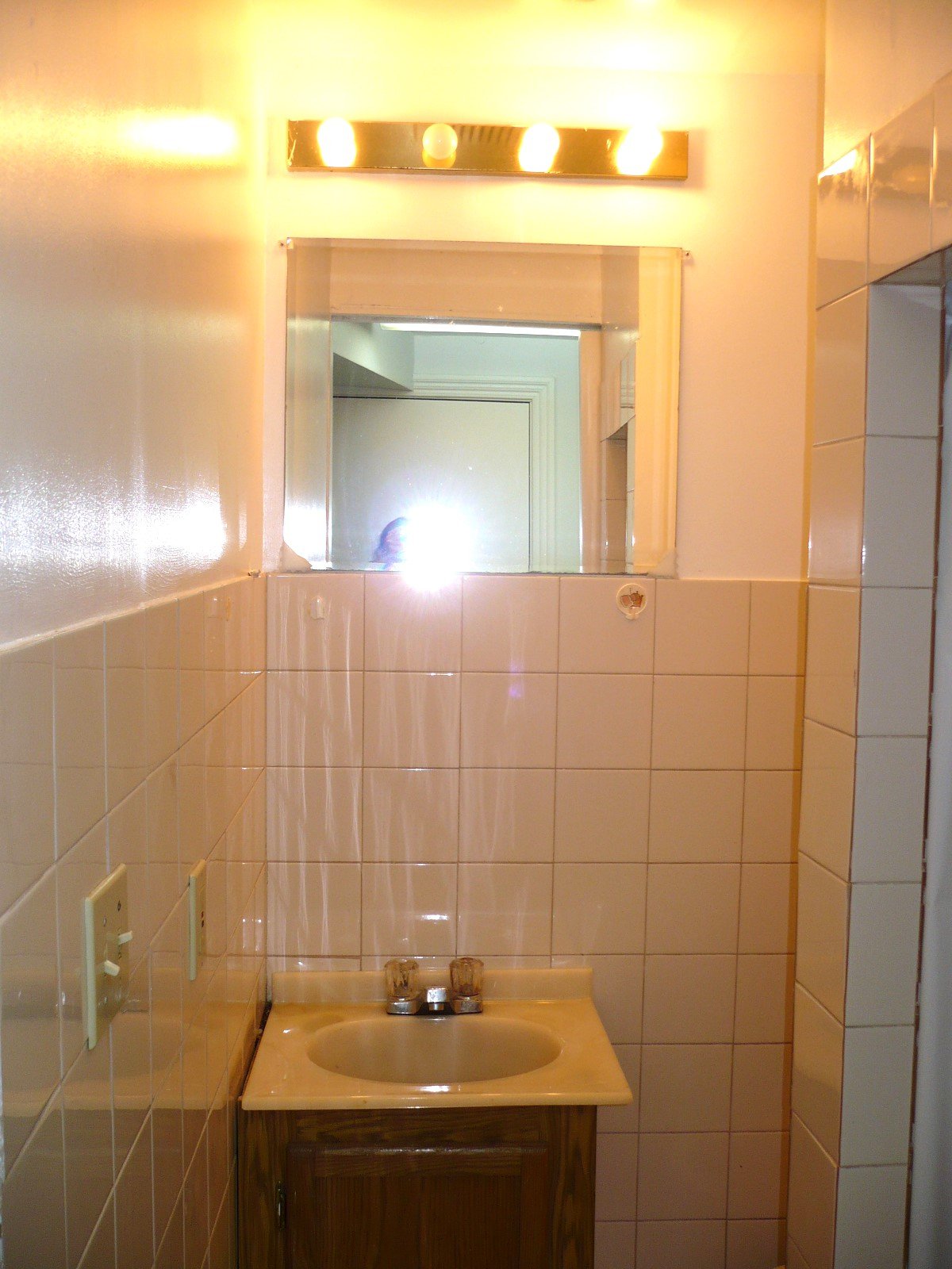 Room in House for Rent - Granville St, Vancouver, BC 4