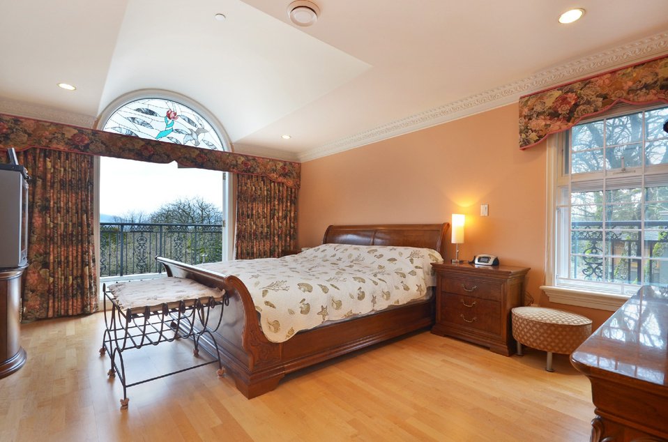 6 Bedroom House for Rent - 2208 W 34th Ave, Vancouver, BC 2
