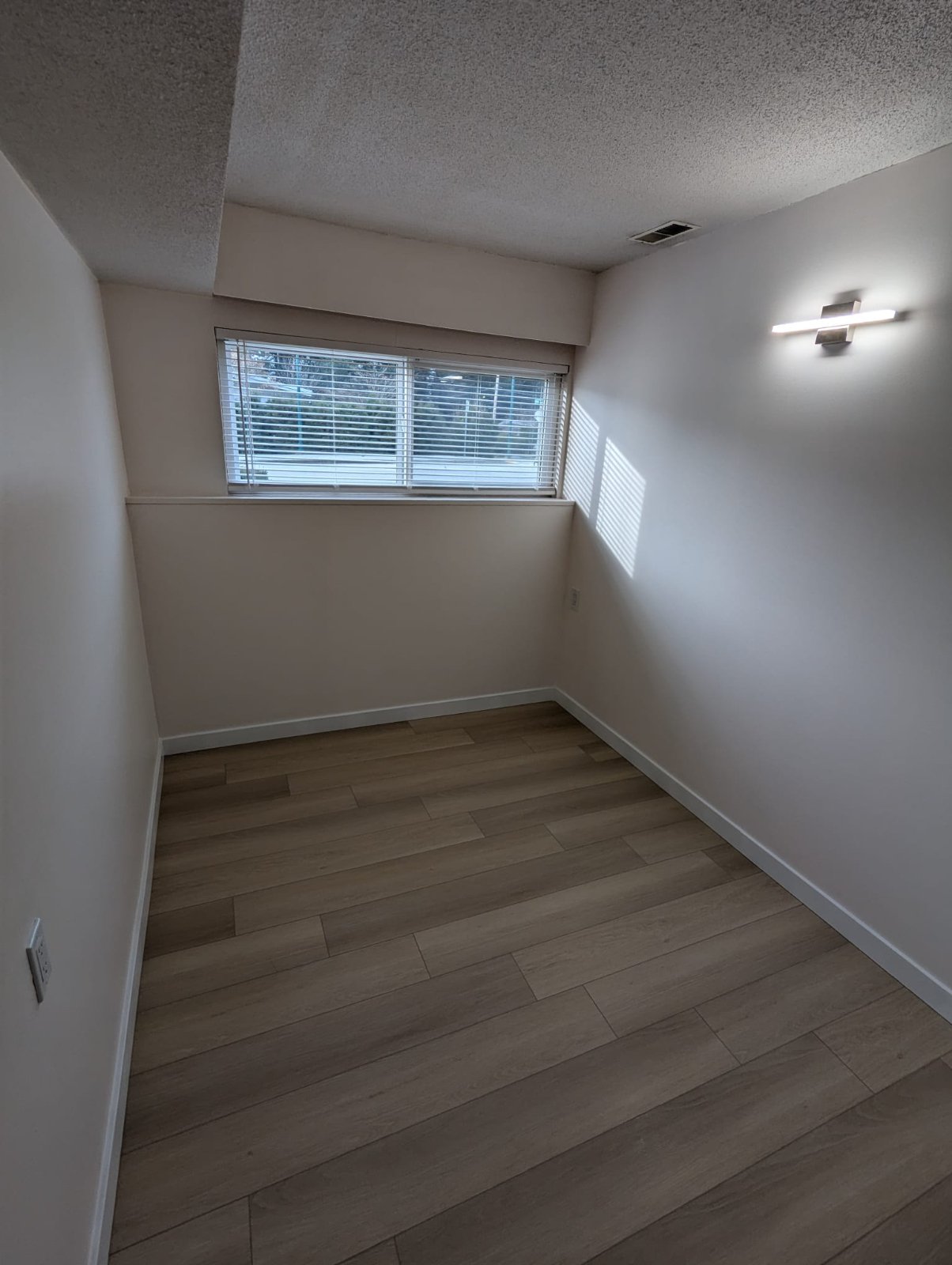 3 Bedroom Garden Suite for Rent - Midvale St, Coquitlam, BC 4