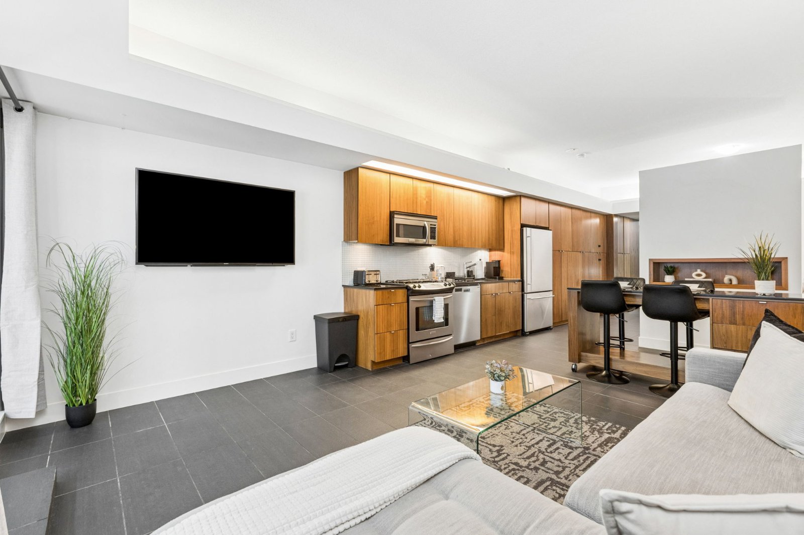 2 Bedroom Apartment for Rent - 33 W Pender St, Vancouver, BC 5