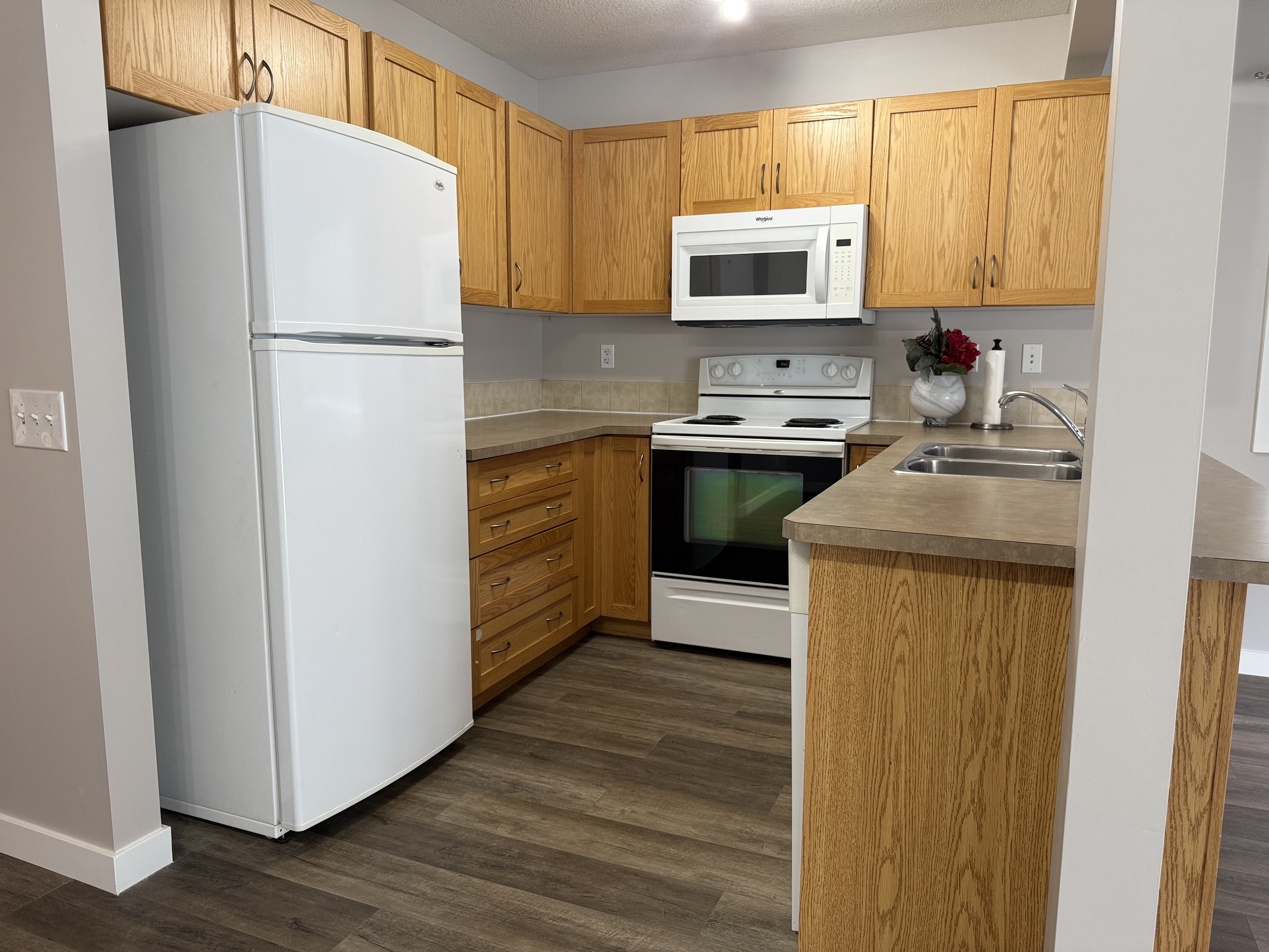 3 Bedroom Townhouse for Rent - 150 Edwards Drive Southwest, Edmonton, AB 3