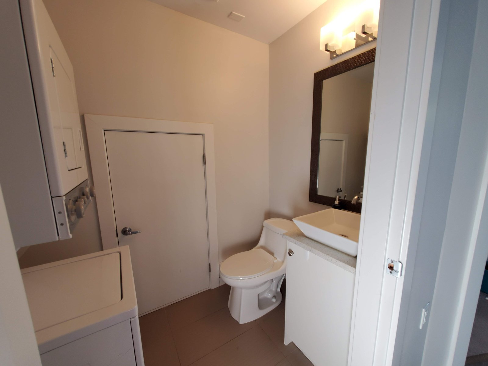 2 Bedroom House for Rent - E 58th Ave, Vancouver, BC 4