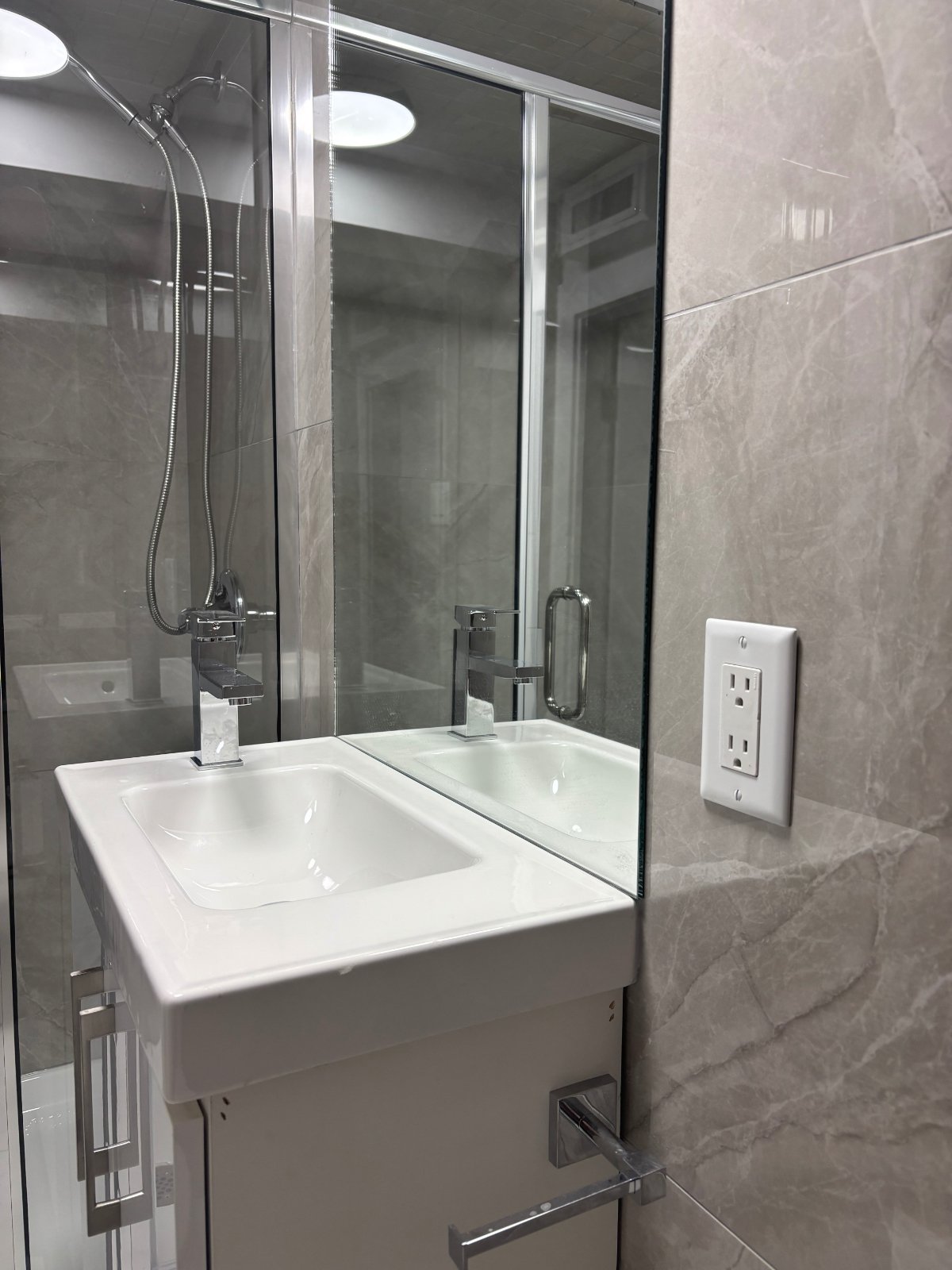 Room in House for Rent - E 54th Ave, Vancouver, BC 5