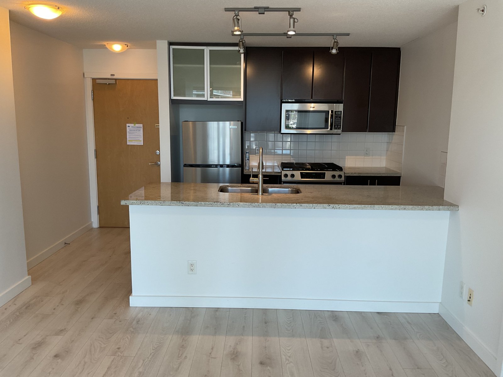 2 Bedroom Apartment for Rent - 2289 Yukon Crescent, Burnaby, BC 3