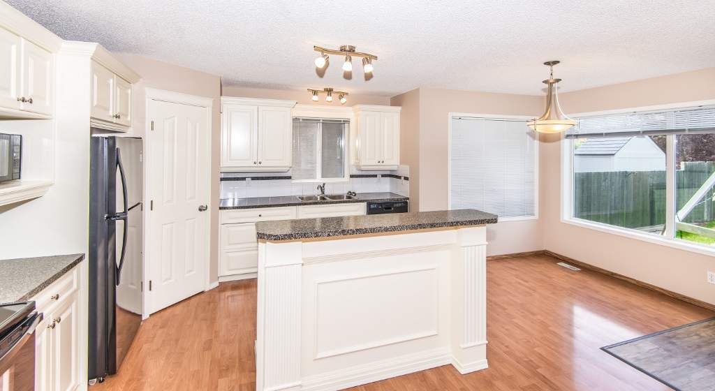 4 Bedroom House for Rent - 111 Arbour Crest Rise NW, Calgary, AB 2