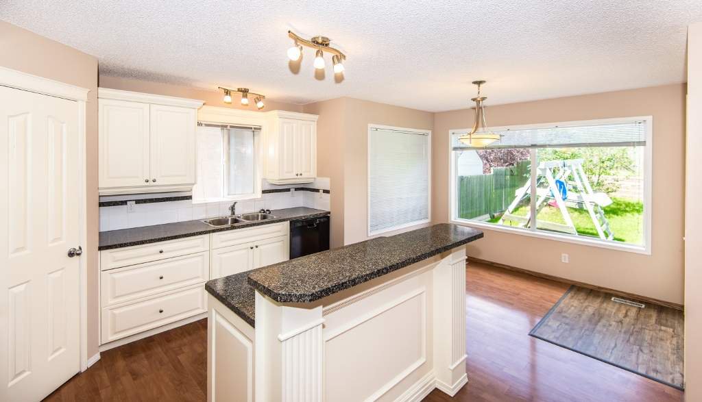 4 Bedroom House for Rent - 111 Arbour Crest Rise NW, Calgary, AB 3