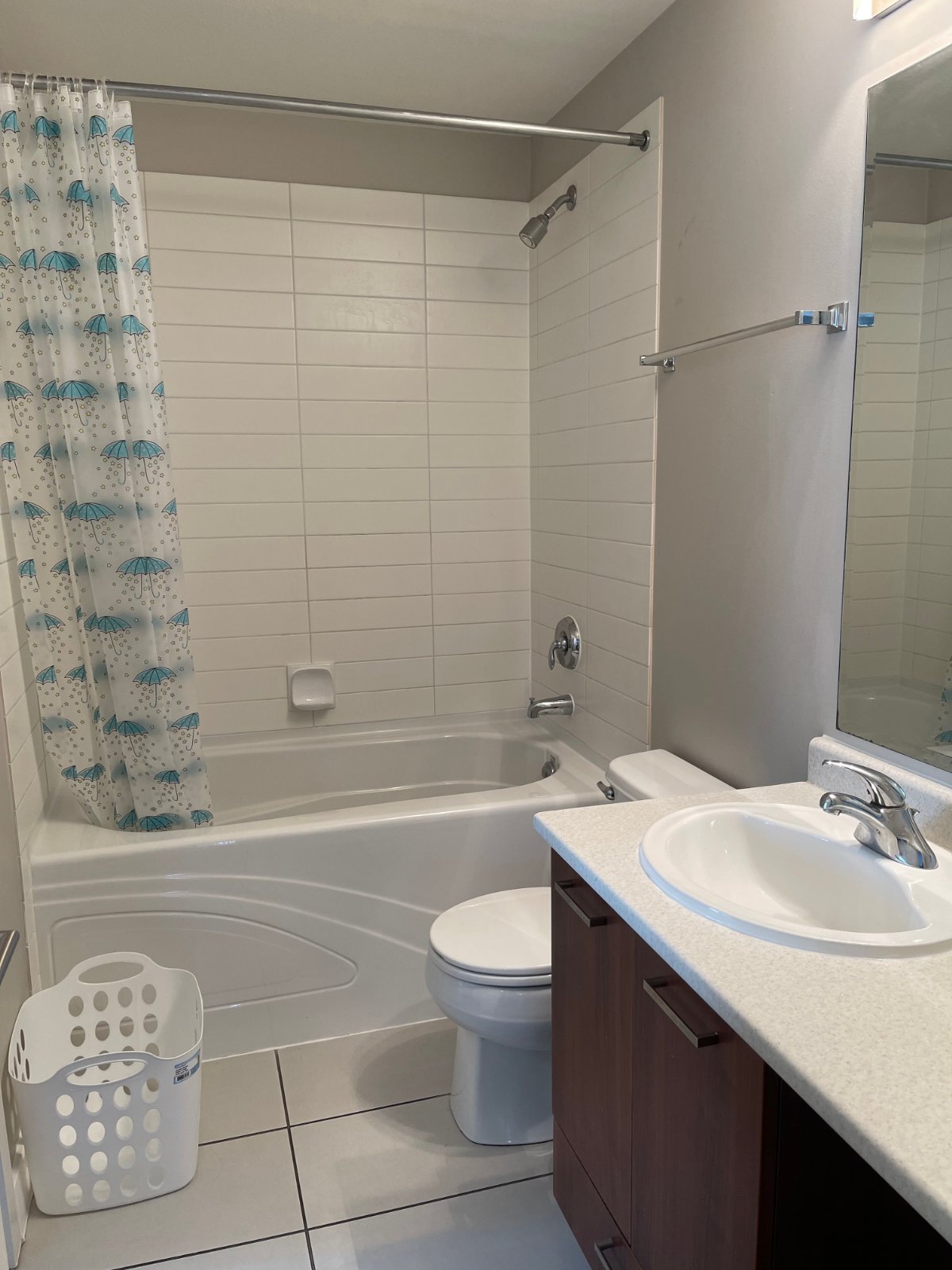 Room in Apartment for Rent - 13321 102A Ave, Surrey, BC 5
