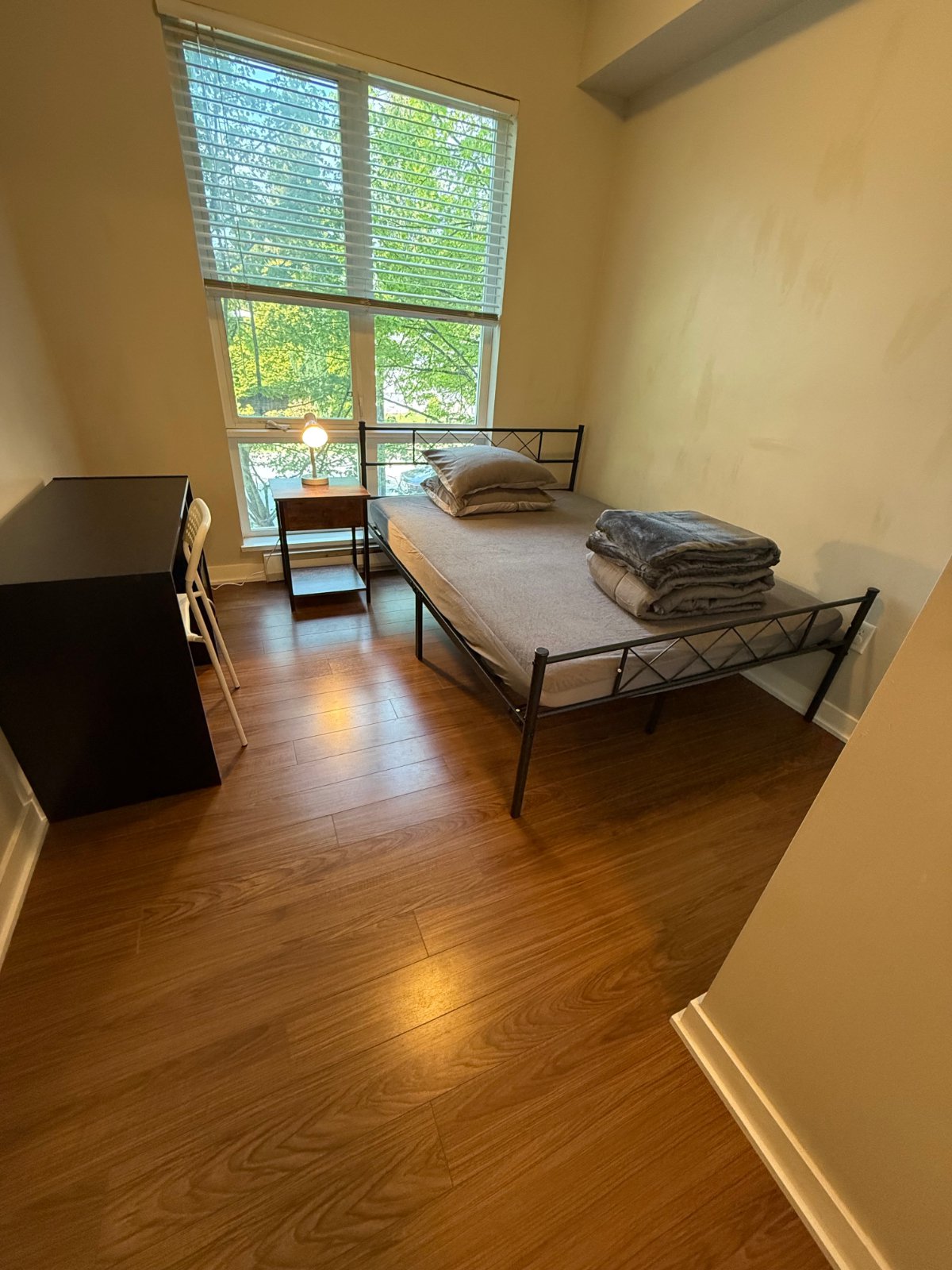 Room in Apartment for Rent - 13321 102A Ave, Surrey, BC 4