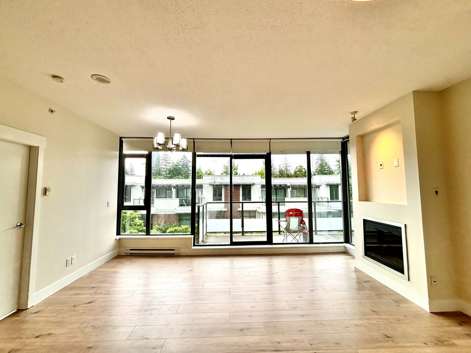 2 Bedroom Apartment for Rent - 7088 18th Ave, Burnaby, BC 3