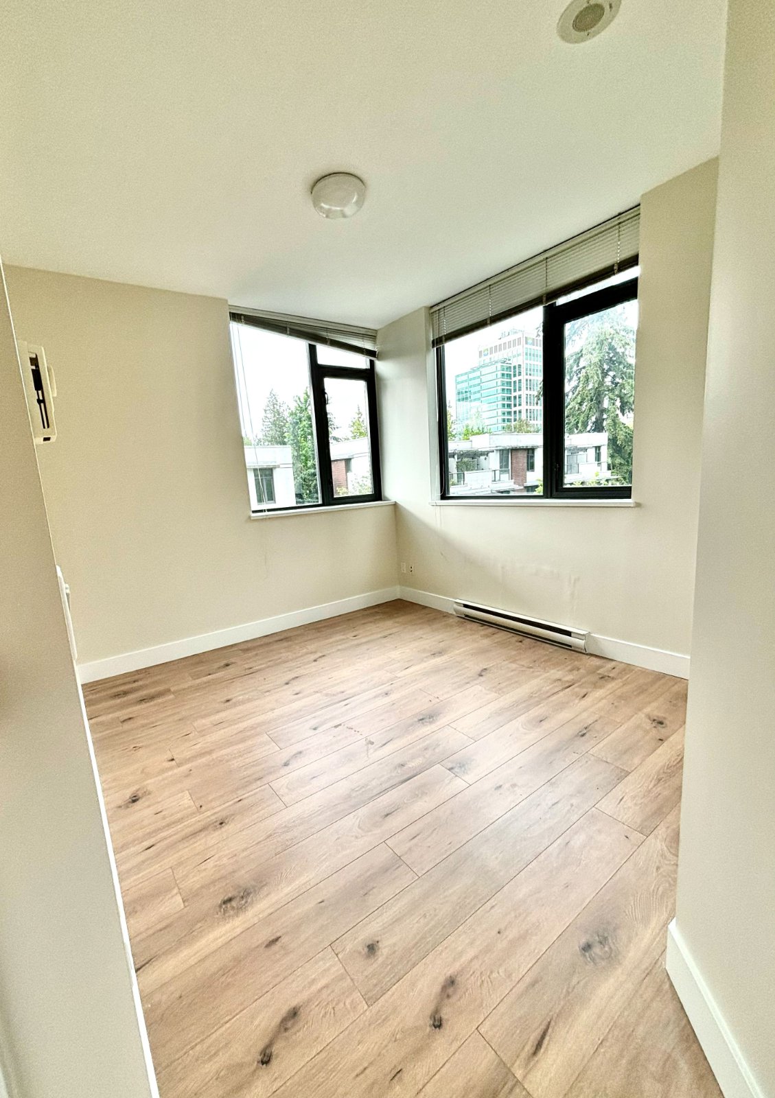 2 Bedroom Apartment for Rent - 7088 18th Ave, Burnaby, BC 5