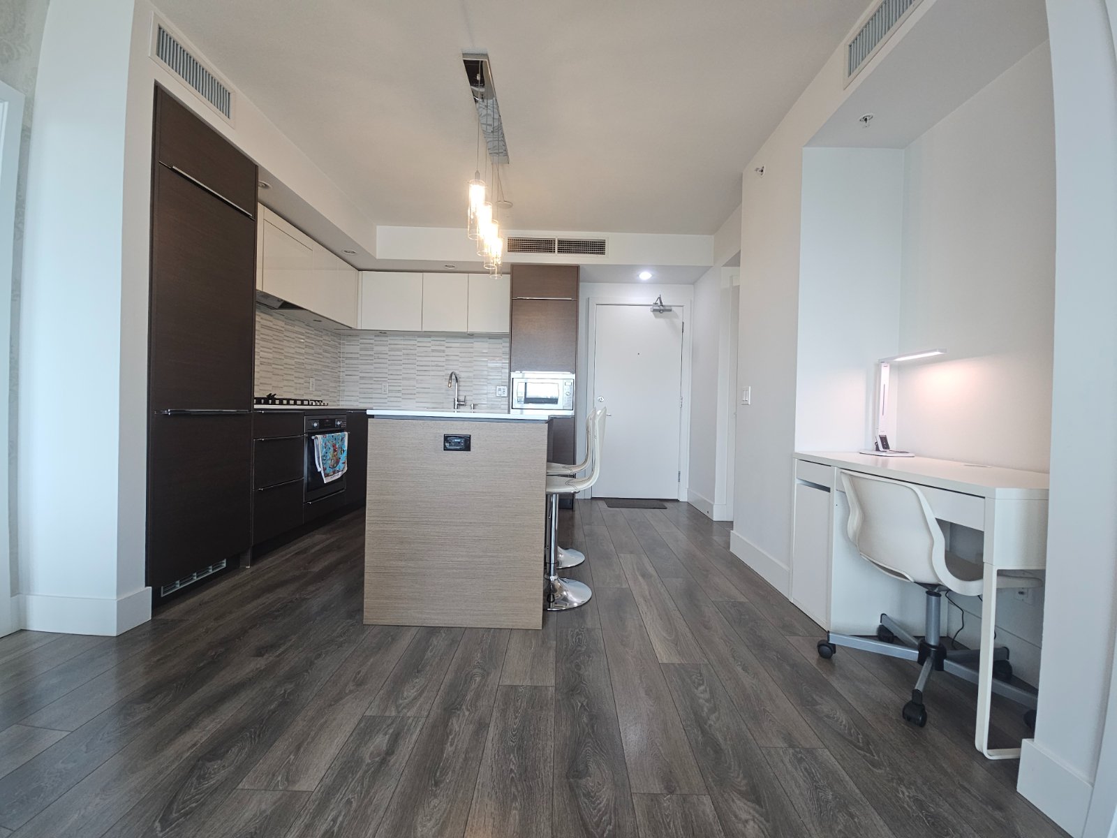 2 Bedroom Apartment for Rent - 5233 Gilbert Rd, Richmond, BC 3