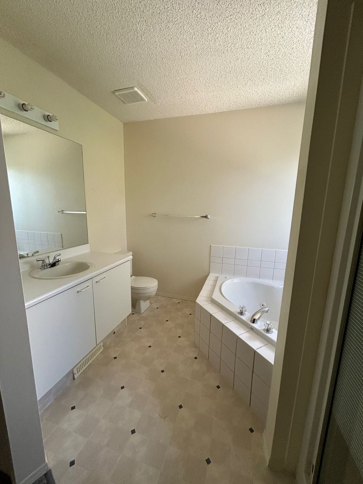 2 Bedroom Apartment for Rent - 15215 126 Street, Edmonton, AB 3