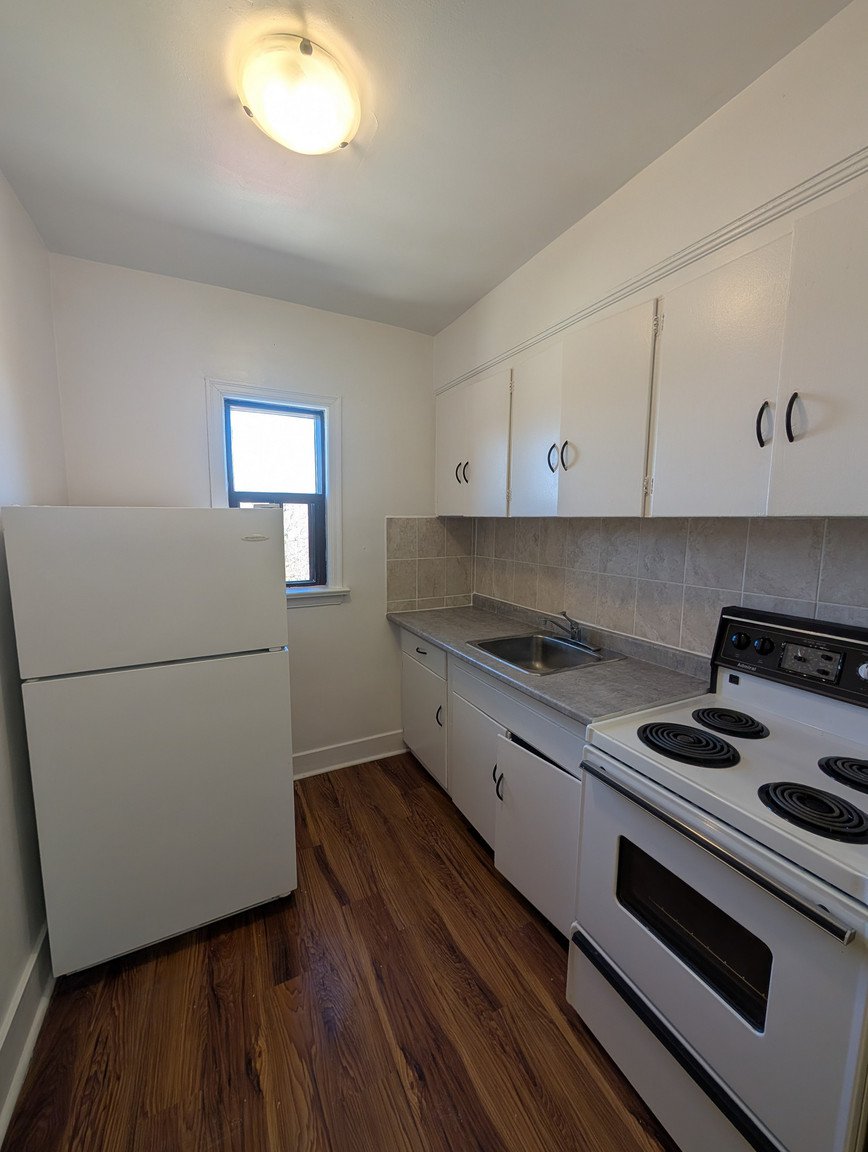 Studio Apartment for Rent - 2532 Lake Shore Boulevard West, Toronto, ON 2