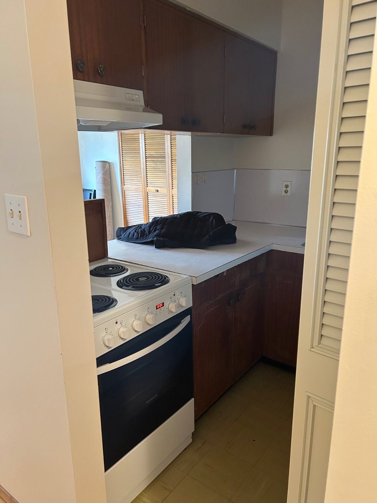 Studio Apartment for Rent - 2747 Alder St, Vancouver, BC 2